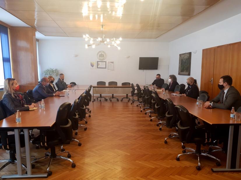 Ministrica za nauku, visoko obrazovanje i mlade KS i rektor Univerziteta u Sarajevu posjetili Pravni, Ekonomski i Fakultet političkih nauka