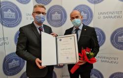 Rektoru Univerziteta u Sarajevu dodijeljena Zahvalnica za doprinos razvoju Farmaceutskog fakulteta UNSA