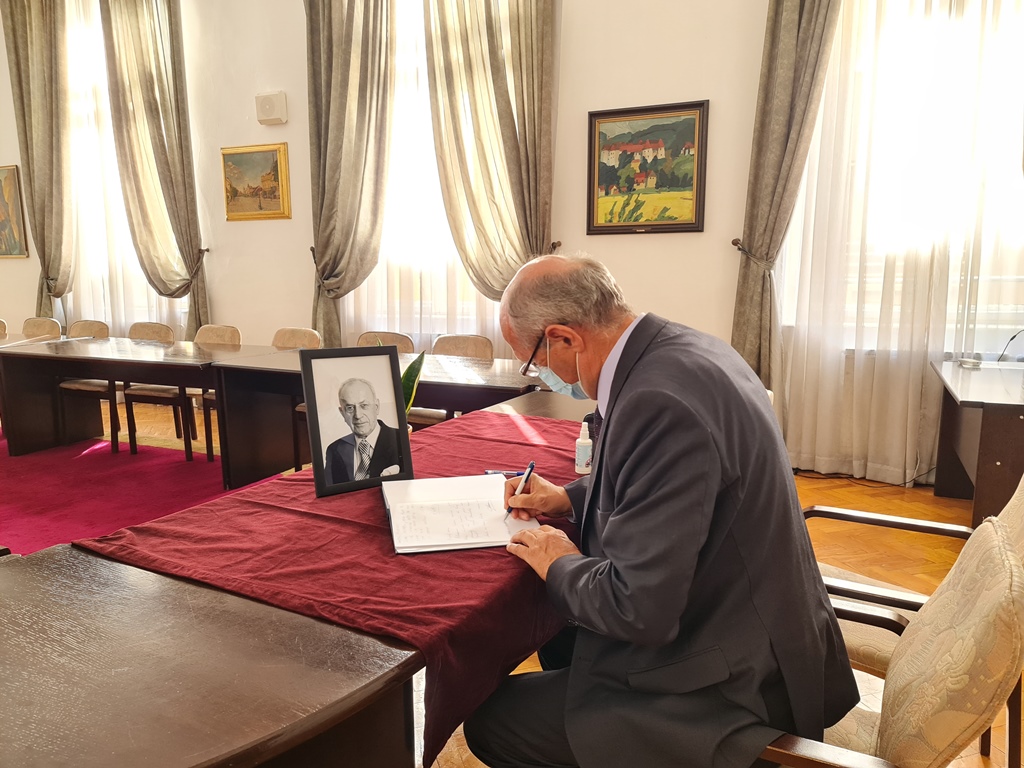 Akademska zajednica se oprostila od akademika prof. dr. Šefkije Čekića