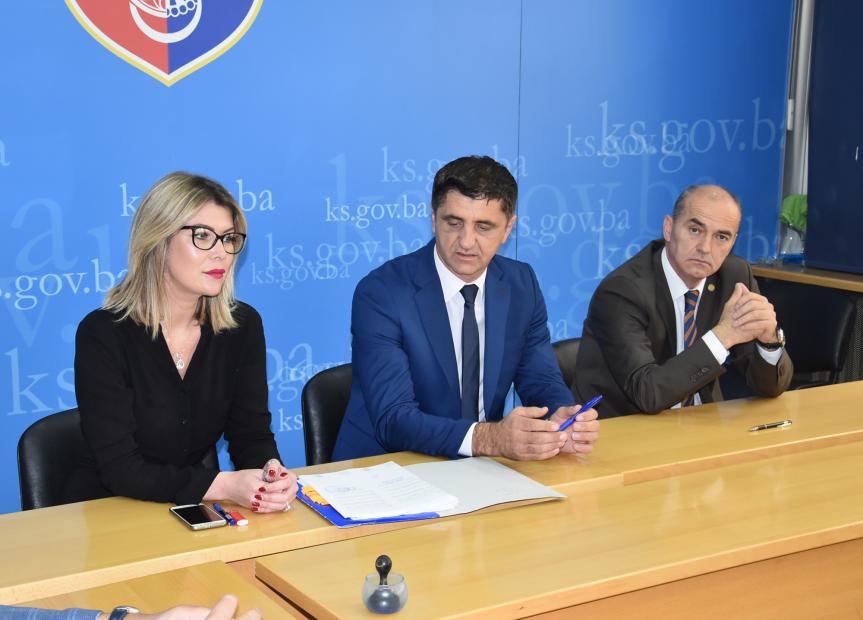 Potpisani ugovori: milion KM za podršku naučnoistraživačkoj djelatnosti u 2018. godini