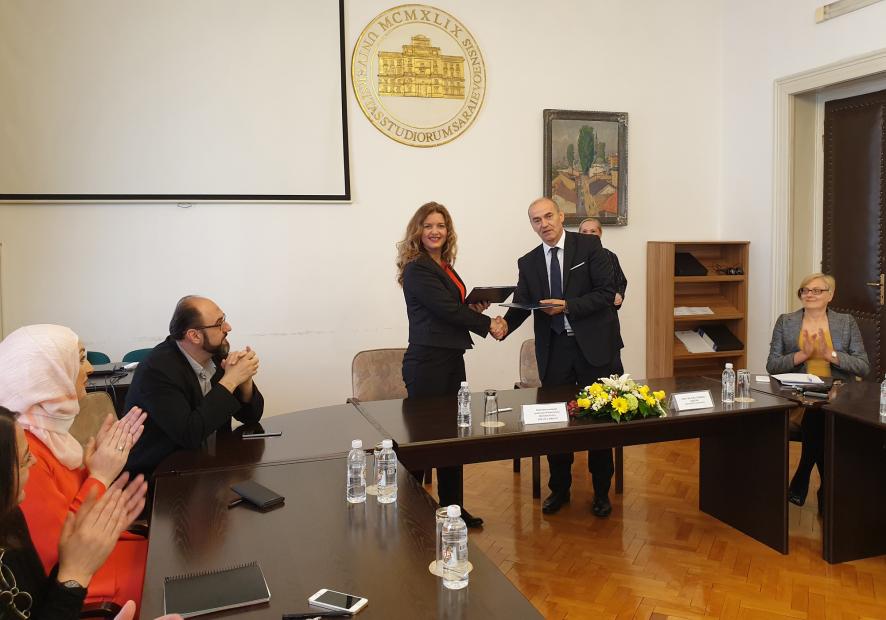 Regionalna asocijacija poduzetnica „Poslovna žena“ daruje deset stipendija za studente UNSA