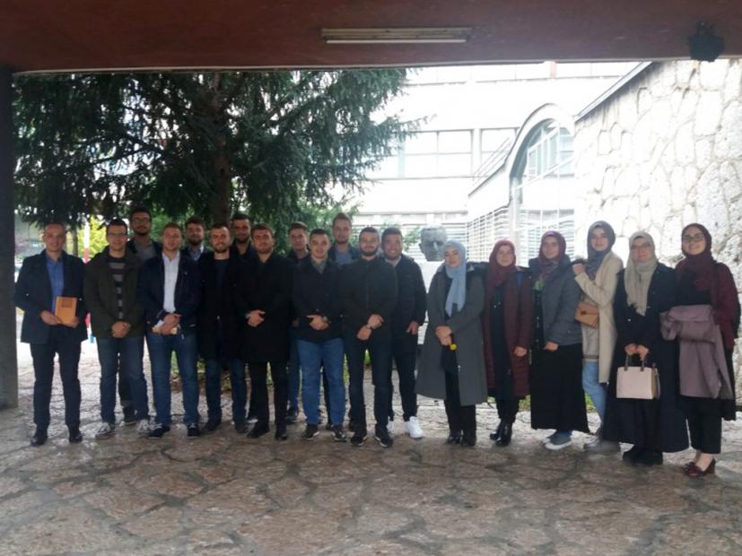 Studenti Fakulteta islamskih nauka na promociji knjige „Pedagogijska istraživačka perspektiva“ prof. dr. Marka Palekčića