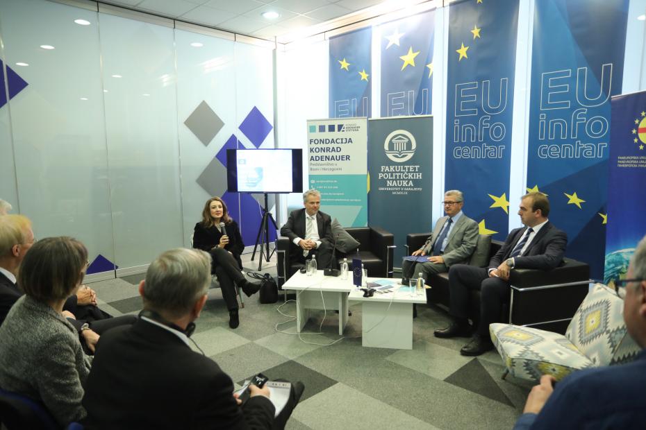 Održan okrugli sto o temi „Bosna i Hercegovina i Evropska unija: Šta sada?“