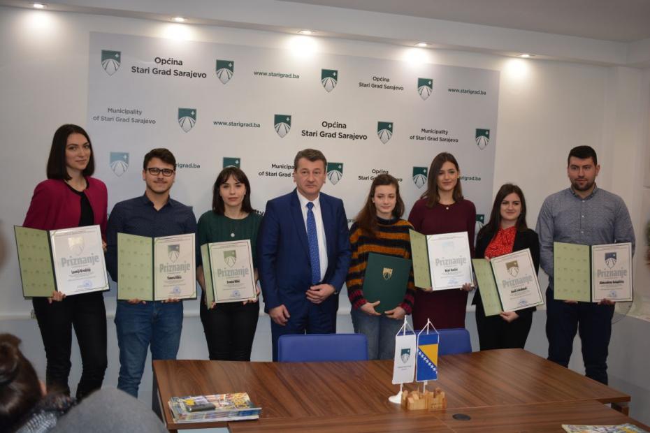 Načelnik Općine Stari Grad nagradio studente – zlatne i srebrene značke Univerziteta u Sarajevu iz Starog Grada