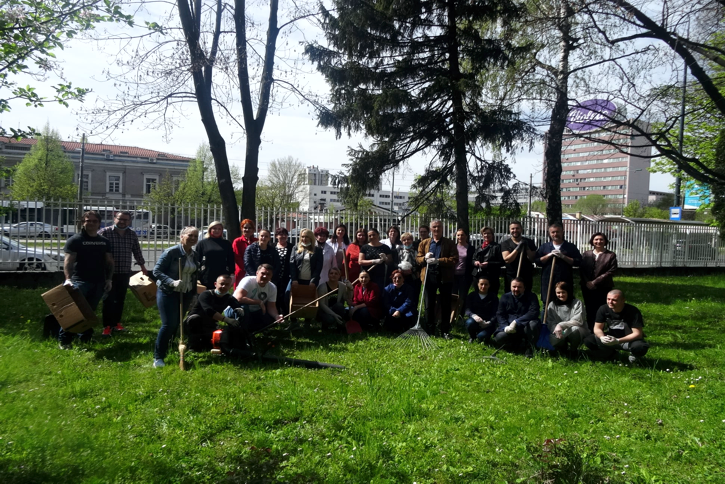 NUBBiH-akcija čišćenja parka u Kampusu: Bibliotekari i bibliotekarke u akciji zaštite okoliša i prirode