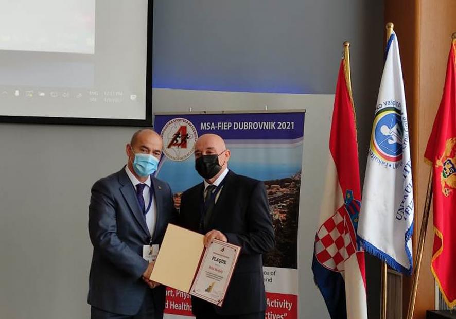 CSA Dubrovnik 2021.: Rektoru Škrijelju uručena Plaketa za doprinos multidisciplinarnosti nauke