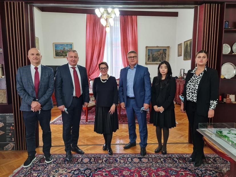 Veleposlanstvo Republike Koreje u Republici Hrvatskoj doniralo publikacije o Koreji Univerzitetu u Sarajevu