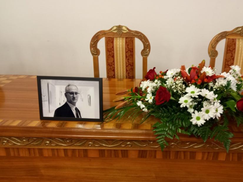 Akademska zajednica se oprostila od dr. Fikreta Karčića, redovnog profesora Pravnog fakulteta Univerziteta u Sarajevu