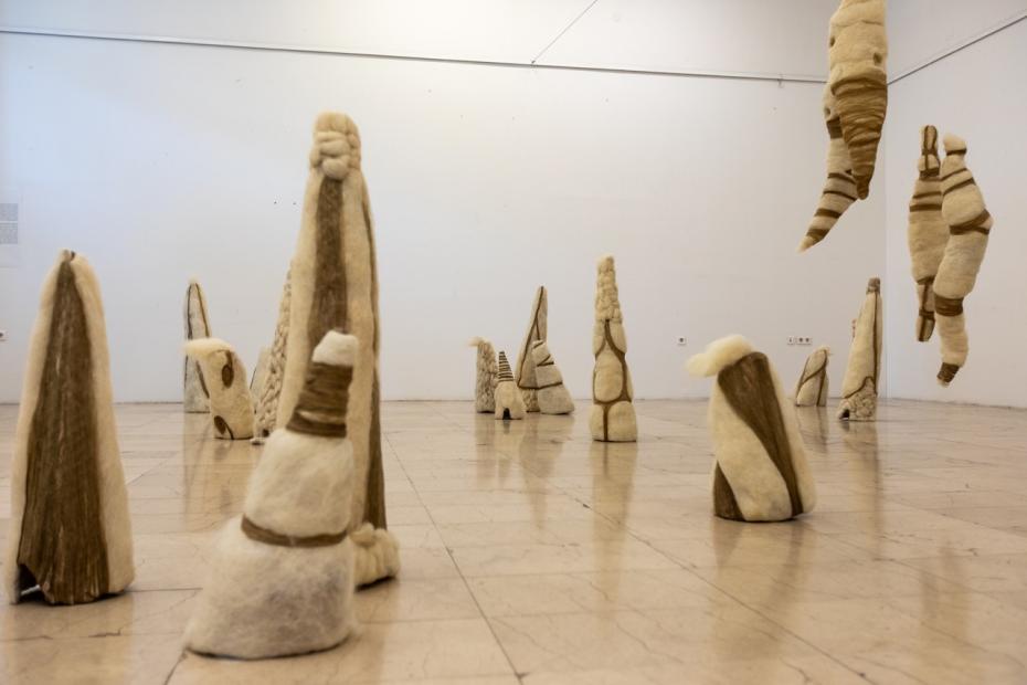 U Galeriji Akademije likovnih umjetnosti Univerziteta u Sarajevu otvorena izložba pod nazivom “Košnice“ Anese Kadić