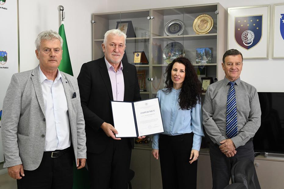 Institut za istraživanje zločina protiv čovječnosti i međunarodnog prava UNSA dodijelio zahvalnicu načelniku Općine Hadžići