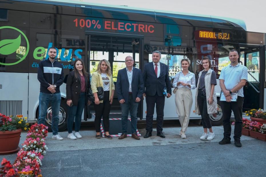 Na Fakultetu za saobraćaj i komunikacije UNSA predstavljen prvi električni autobus u BiH