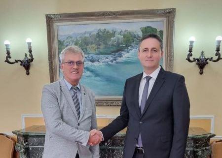 Član Predsjedništva BiH prof. dr. Denis Bećirović primio u radnu posjetu direktora Instituta za istraživanje zločina protiv čovječnosti i međunarodnog prava UNSA