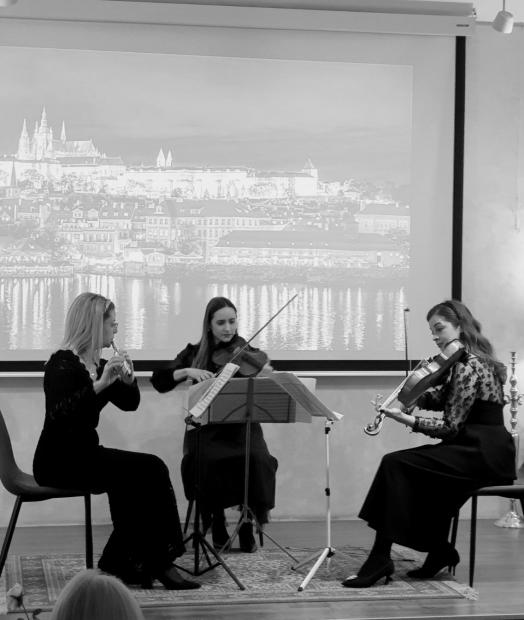 Više asistentice Mirna Mlikota Dizdarević (flauta), Alma Dizdar (violina) i Aida Deljkić (viola), održale cjelovečernji koncert u Pragu