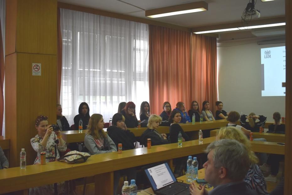 Posjeta slavista, studenata i učenika iz Poznańa Filozofskom fakultetu i donacija knjiga biblioteci Instituta za slavenske filologije UAM Poznań