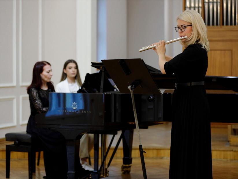 Flautistica Mirna Mlikota - Dizdarević i pijanistica Dina Fejzić nastupile u sklopu programa Majskih muzičkih svečanosti