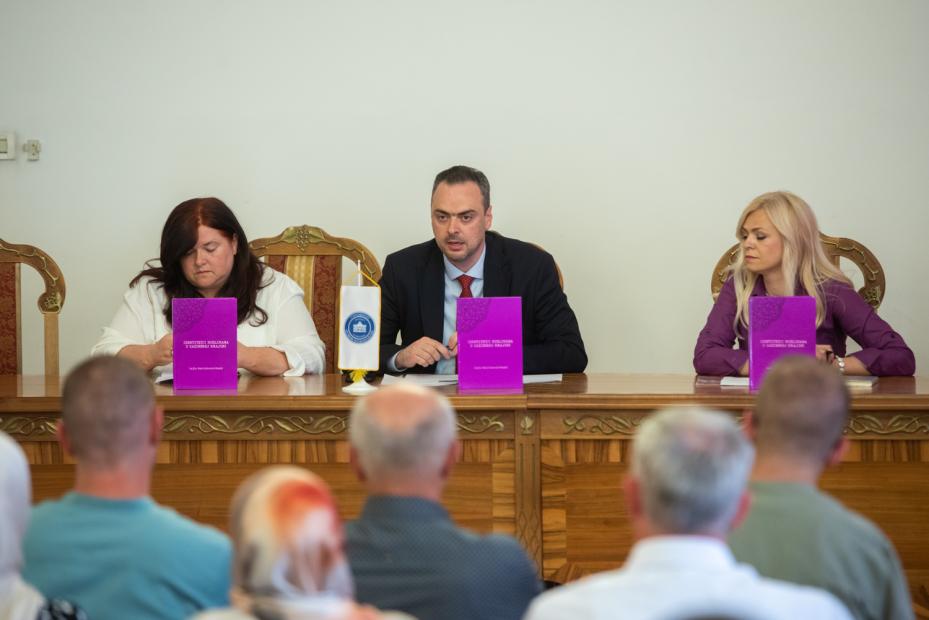Promovirana knjiga “Identitet/i muslimana Cazinske krajine”, autorice r. Lejle Hairlahović-Hušić