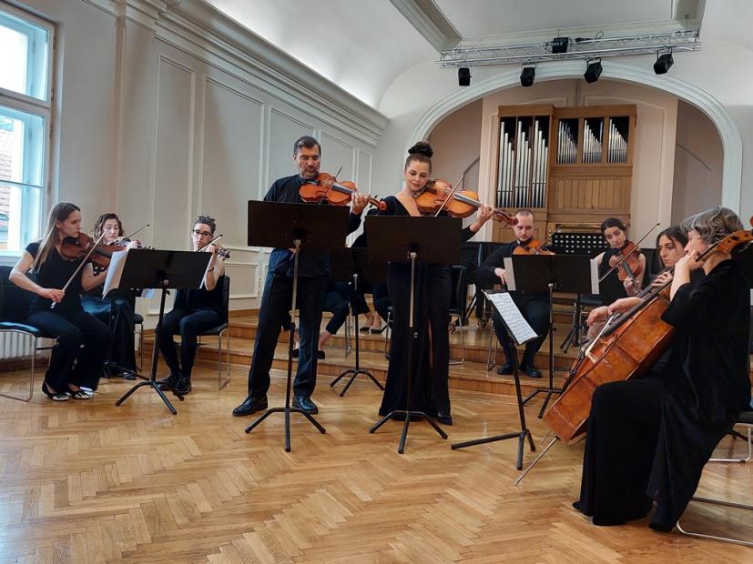 Na Muzičkoj akademiji UNSA održan koncert Gudačkog orkestra “SA Sinfonietta”