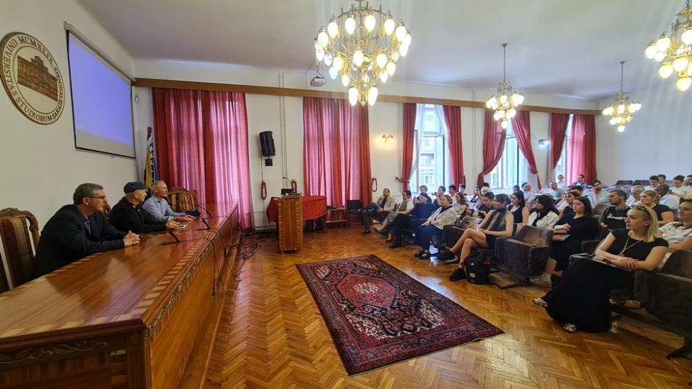 Održano predavanje „Učiti i svjedočiti: Genocid u Srebrenici u očima bosanskohercegovačkih i australskih studenata"
