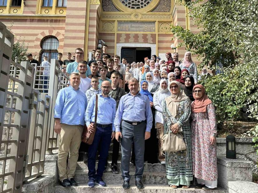 Učenici drugog razreda Behram-begove medrese iz Tuzle posjetili Fakultet islamskih nauka UNSA