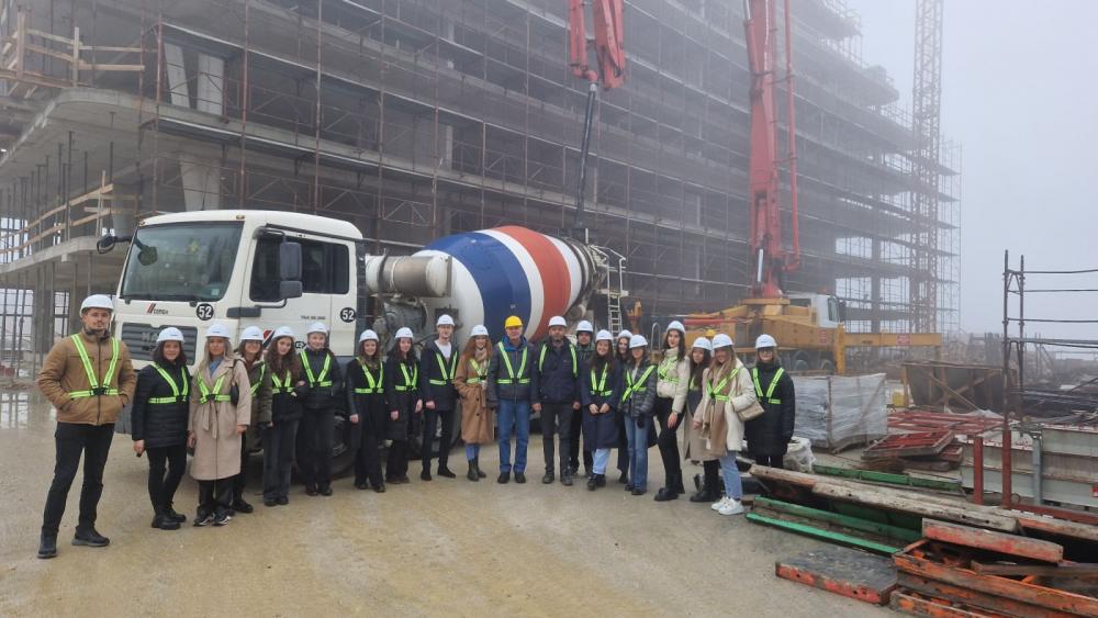 Most između teorije i prakse: Saradnja sa stručnjacima iz prakse na predmetu Tehnologija građenja i materijali