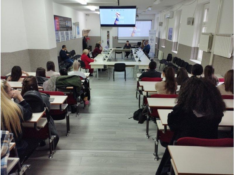 U sklopu projekta UNIGEM na Fakultetu za kriminalistiku, kriminologiju i sigurnosne studije UNSA održan okrugli stol “Policijsko postupanje u slučaju rodno zasnovanog nasilja”