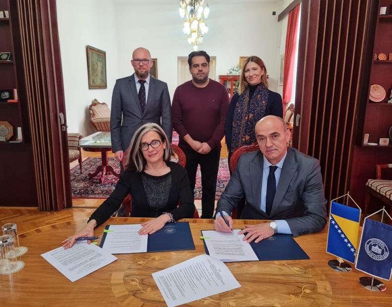 Rektor Univerziteta u Sarajevu i ambasadorica Kraljevine Španije potpisali Memorandum o razumijevanju | Akademska saradnja i podrška studiju španskog jezika
