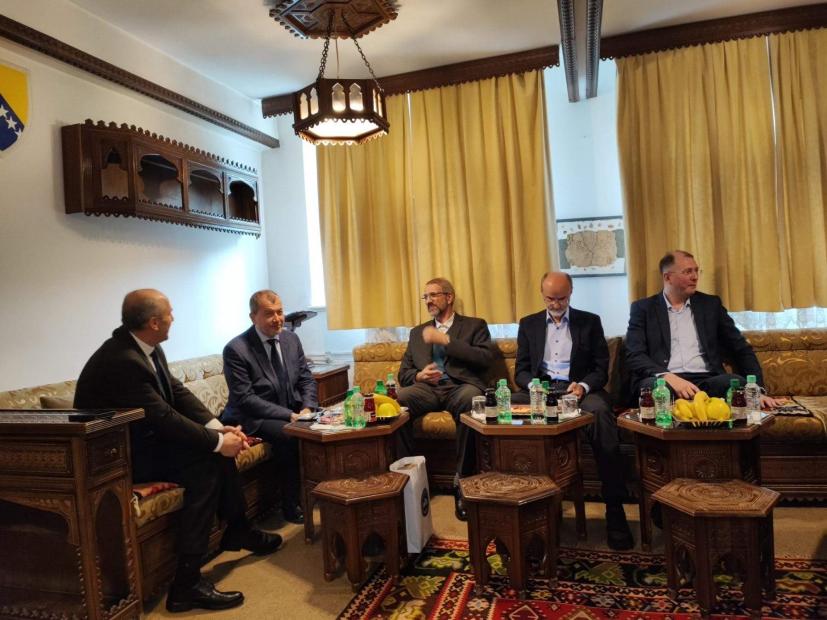 Delegacija Fakulteta islamskih nauka Univerziteta u Sarajevu posjetila Gazi Husrev-begovu medresu