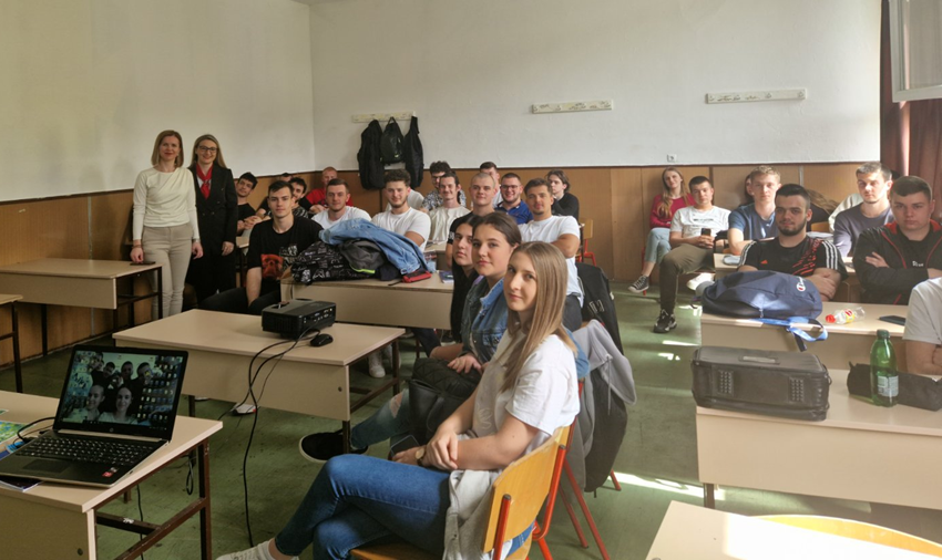 Fakultet za saobraćaj i komunikacije UNSA u posjeti srednjim školama