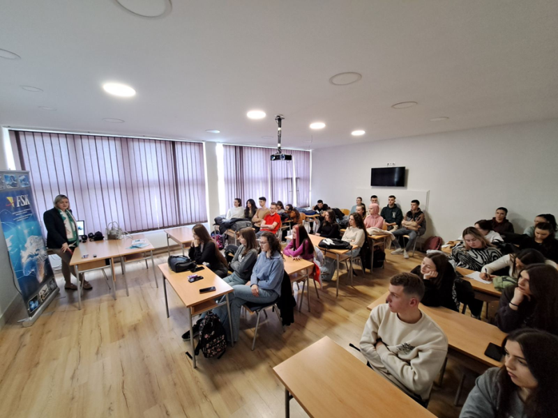 Fakultet za saobraćaj i komunikacije UNSA u posjeti srednjim školama