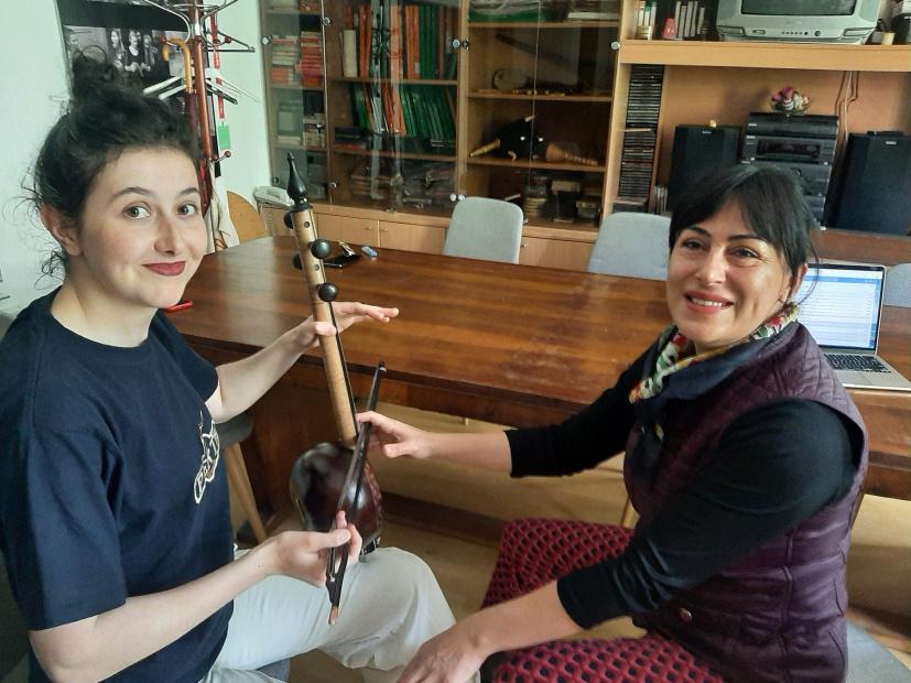 U okviru programa ERASMUS+ prof. dr. Mehtap Demir sa Odsjeka za etnomuzikologiju Državnog konzervatorija Univerziteta u Istanbulu održala predavanje i radionicu za studente Muzičke akademije UNSA