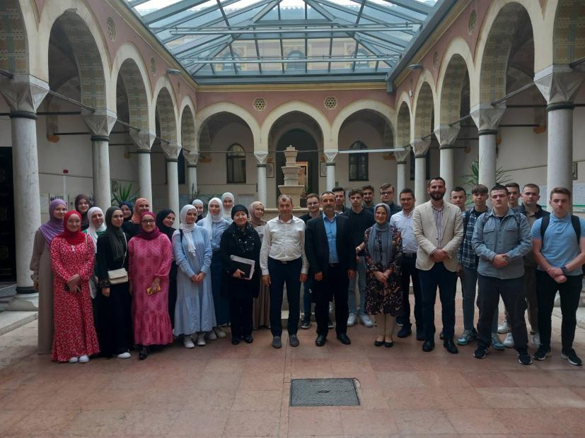 Učenici Gazi Husrev-begove medrese posjetili Univerzitet u Sarajevu – Fakultet islamskih nauka