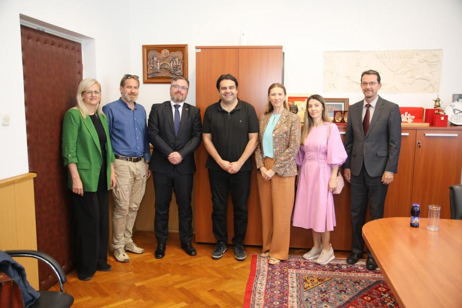 Signed Agreement on furnishing the classroom between the Embassy of the Republic of Slovenia in Bosnia and Herzegovina and the Faculty of Philosophy at UNSA