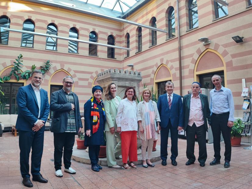 Fakultet islamskih nauka UNSA | Uručeni certifikati učesnicima Kursa “Uvod u izučavanje islama II”