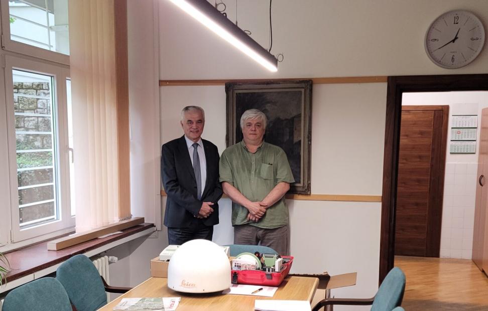 Građevinski fakultet UNSA | Upriličena primopredaja geodetske opreme koju je osigurala Federalna uprava za geodetske i imovinsko-pravne poslove