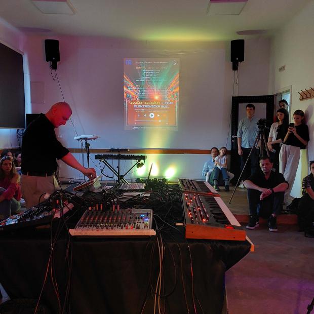 Održana peta zvučna izložba i koncert žive elektroničke muzike na Muzičkoj akademiji UNSA