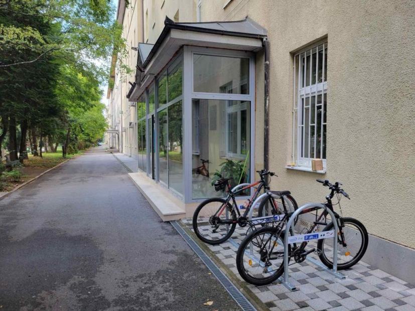 Fakultet za saobraćaj i komunikacije UNSA postavio inovativni BPARCO parking za bicikle
