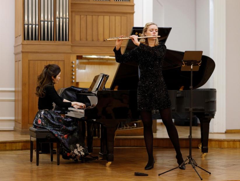 Flautistica Iva Ugrčić i pijanistica Satoko Hayami nastupile na Muzičkoj akademiji UNSA | Svečani decembarski dani UNSA