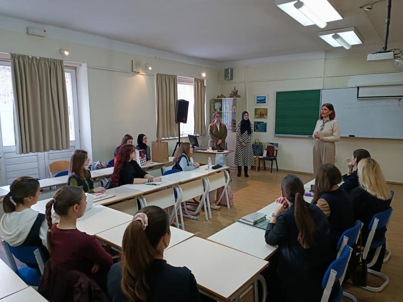 Studentice Katedre za arapski jezik Odsjeka za orijentalnu filologiju održale radionicu "Easy Arabizmi" u Prvoj bošnjačkoj gimnaziji