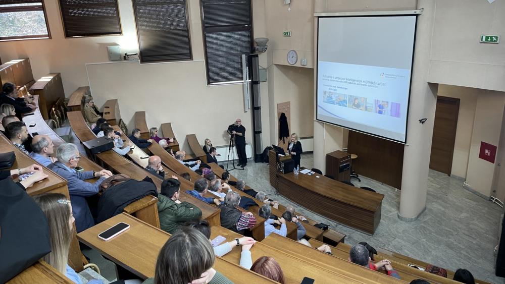 Predavanje „Robotika i umjetna inteligencija mijenjaju svijet: Iskustva nakon 5.000 robotski asistiranih operacija“ održano na Medicinskom fakultetu UNSA