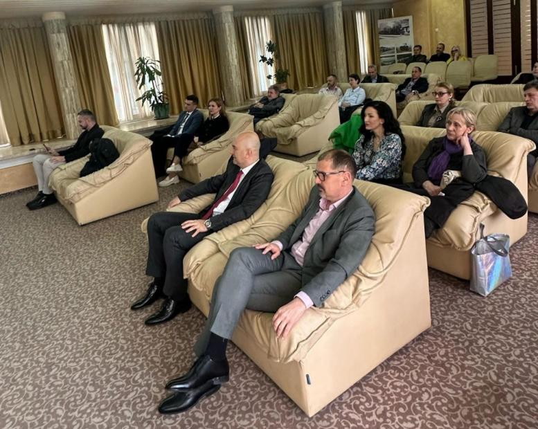 Dana 21. marta 2025. godine, u VIP salonu Željezničke stanice u Sarajevu, održana je prezentacija projekata željezničke infrastrukture u Bosni i Hercegovini i njenog položaja na evropskoj željezničkoj mreži. Prezentaciju su zajednički organizirali Željezn