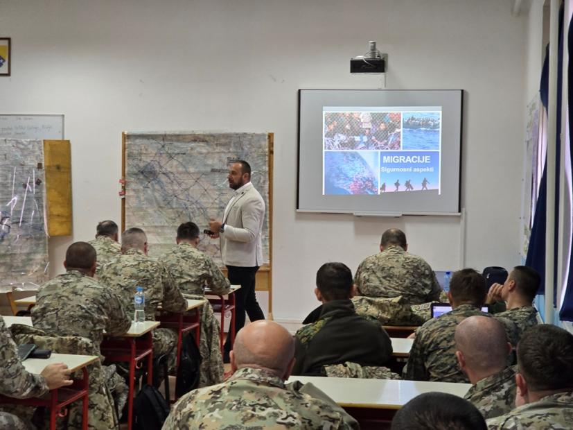 Profesori Fakulteta političkih nauka UNSA održali seriju predavanja na Komandno-štabnom kursu OSBiH