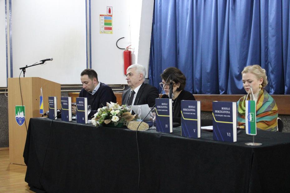Održana promocija edicije „Historija Bosne i Hercegovine“ u Cazinu