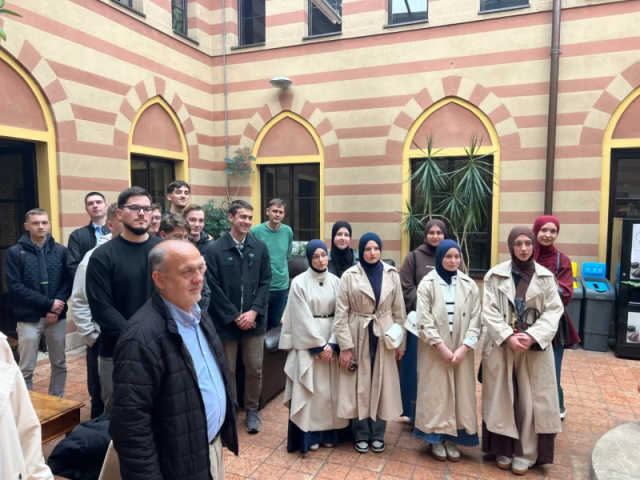 Učenici Gazi Husrev-begove medrese posjetili Fakultet islamskih nauka UNSA