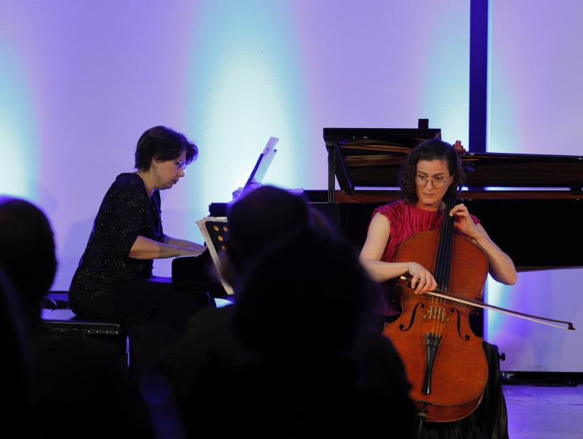 Umjetnice internacionalnog renomea violončelistica Monika Leskovar i pijanistica Julia Gubajdullina nastupile na 19. Majskim muzičkim svečanostima