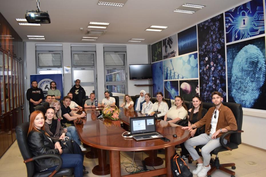 Uspješan ciklus stručnih posjeta studenata FKKSS završen u Agenciji za forenzička ispitivanja i vještačenja