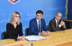 Potpisani ugovori: milion KM za podršku naučnoistraživačkoj djelatnosti u 2018. godini