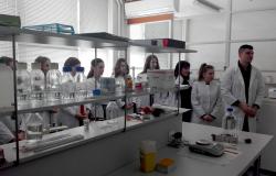 Članovi Laboratorijske sekcije JU Srednja medicinska škola Sarajevo posjetili Centar za genetiku