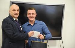 Uprava i uposlenici Šumarskog fakulteta nagradili studenta Nirhada Mašića, svjetskog prvaka u karateu