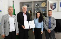 Institut za istraživanje zločina protiv čovječnosti i međunarodnog prava UNSA dodijelio zahvalnicu načelniku Općine Hadžići