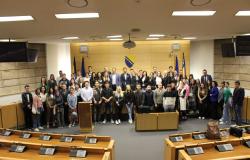 Studenti druge godine prvog ciklusa studija Odsjeka za politologiju Fakulteta političkih nauka UNSA posjetili Predstavnički dom Parlamenta FBiH